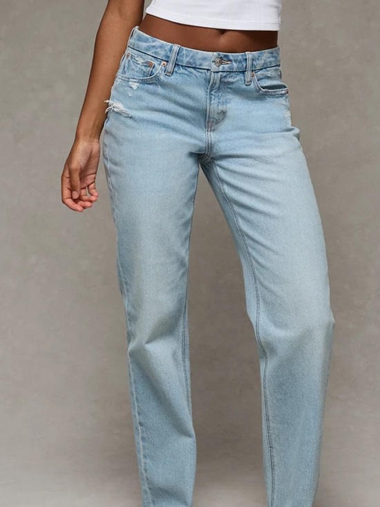 American Eagle Outfitters Denim - American Eagle Curvy Straight Light Wash Jeans. Womens Size 10 Short. Inseam 28"